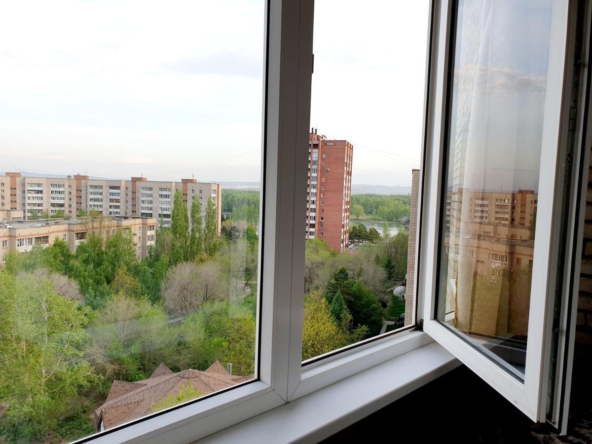 Apartment на Стрелке с красивым видом на Иртыш Оскемен Екстер'єр фото